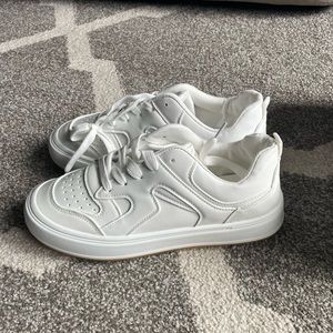 Women’s white sneakers